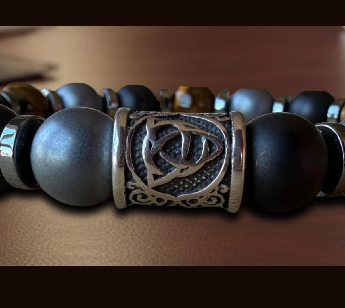 Men’s Tiger Eye, Black Onyx & Hematite Stretch Beaded Bracelet – Celtic Trinity Knot